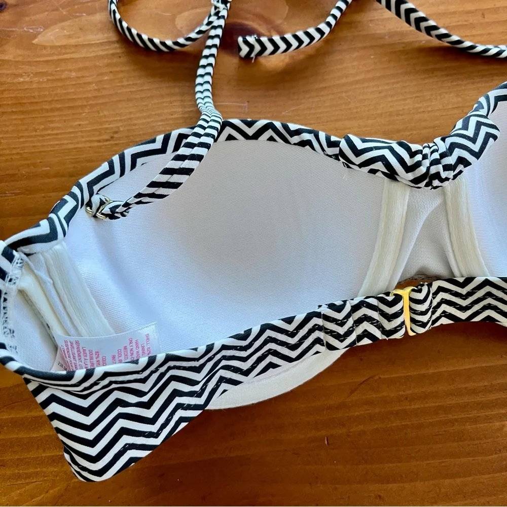 Xhiliration Black & White Chevron Stripe Bikini Top, Size M